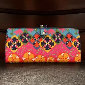Vera Bradley leather large wallet. 9” x 4 “ (x 8” when open). Multi color
